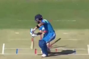 विराट कोहली को न्यूजीलैंड के क्लार्क ने कैसे किया क्लीन बोल्ड, इस गेंद ने उड़ा दिए होश! VIDEO SportsTak Hindi