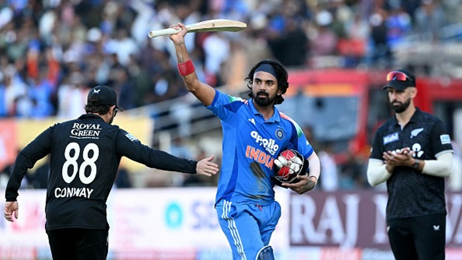 KL Rahul Century : केएल राहुल ने 112 रन की पारी से कोहली के क्लब में बनाई जगह, टीम इंडिया ने न्यूजीलैंड को दिया 285 रनों का टारगेट KL Rahul Century : केएल राहुल ने 112 रन की पारी से कोहली के क्लब में बनाई जगह, टीम इंडिया ने न्यूजीलैंड को दिया 285 रनों का टारगेट