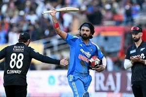 KL Rahul Century : केएल राहुल ने 112 रन की पारी से कोहली के क्लब में बनाई जगह, टीम इंडिया ने न्यूजीलैंड को दिया 285 रनों का टारगेट SportsTak Hindi