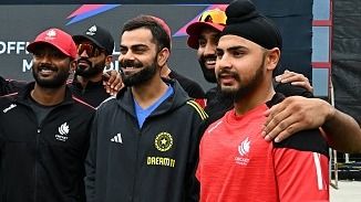 (L-R) Virat Kohli and Dilpreet Bajwa