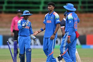 U19 WC : हेनिल के 'पंजे' से टीम इंडिया ने किया जीत से आगाज, 107 पर ढेर करके अमेरिका को 6 विकेट से रौंदा SportsTak Hindi