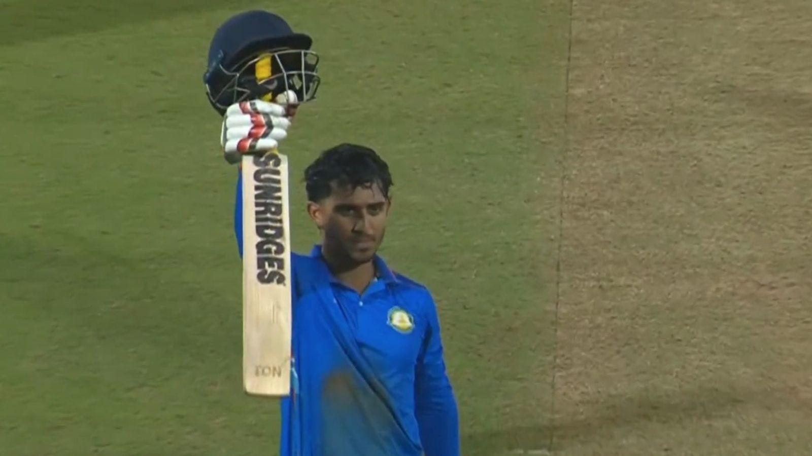 VHT: कर्नाटक से एक साल पुरानी हार का विदर्भ ने लिया बदला, अमन ने 5वां शतक जड़ सेमीफाइनल में दिलाई जीत VHT: कर्नाटक से एक साल पुरानी हार का विदर्भ ने लिया बदला, अमन ने 5वां शतक जड़ सेमीफाइनल में दिलाई जीत