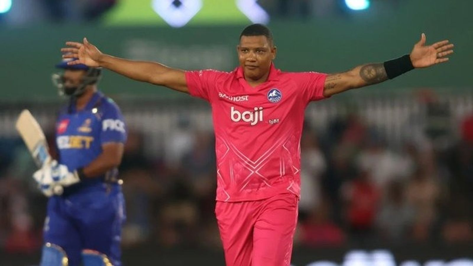 साउथ अफ्रीका ने जिसे टी20 वर्ल्ड कप 2026 के लायक नहीं समझा, उसी ने हैट्रिक लेकर SA20 में रॉयल्स को दिलाई जीत साउथ अफ्रीका ने जिसे टी20 वर्ल्ड कप 2026 के लायक नहीं समझा, उसी ने हैट्रिक लेकर SA20 में रॉयल्स को दिलाई जीत