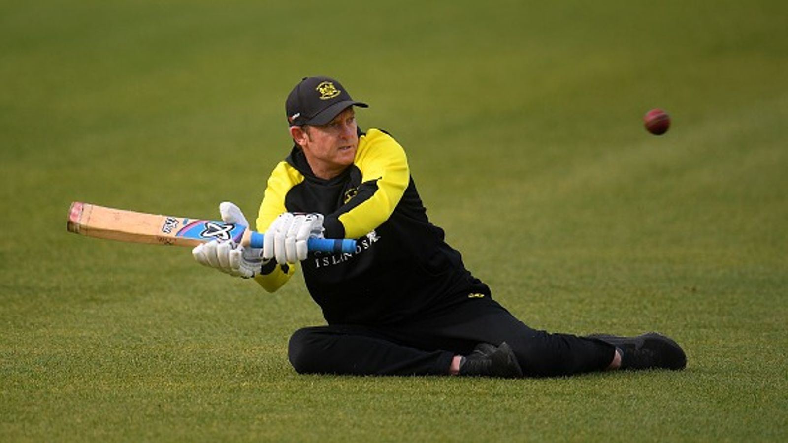 T20 वर्ल्ड कप 2026 से पहले नेपाल का बड़ा फैसला, इंग्लैंड में सबसे पहले टी20 शतक जड़ने वाले को टीम से जोड़ा T20 वर्ल्ड कप 2026 से पहले नेपाल का बड़ा फैसला, इंग्लैंड में सबसे पहले टी20 शतक जड़ने वाले को टीम से जोड़ा