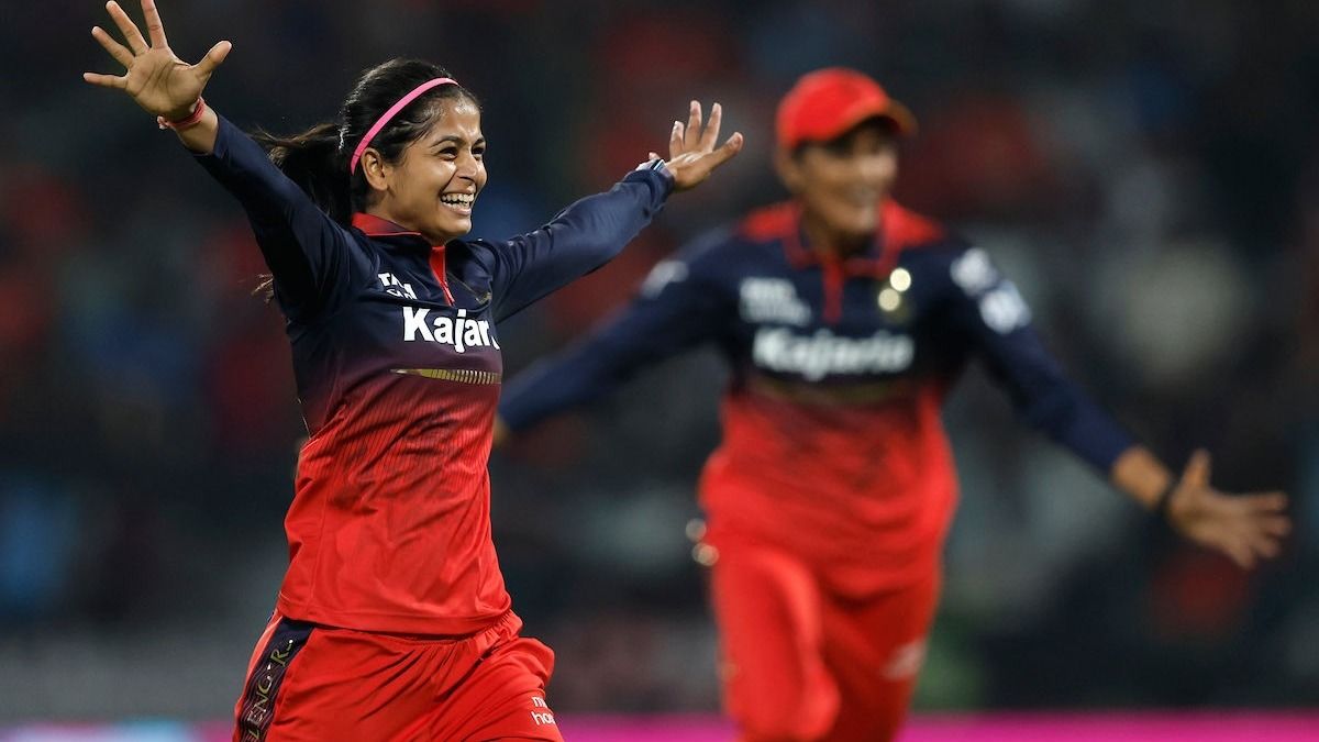 WPL 2026: RCB ने लगाई जीत की हैट्रिक, राधा- ऋचा ने बैटिंग में लूटी महफिल तो श्रेयांका ने 5 विकेट लेकर गुजरात को दी 32 रन से मात