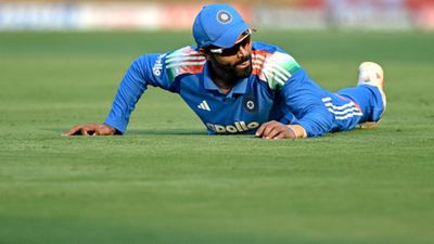 IND vs NZ: रवींद्र जडेजा के बचाव में उतरे मोहम्मद सिराज, इंदौर वनडे से पहले इस तरह किया सपोर्ट SportsTak Hindi