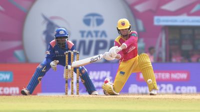 WPL 2026: यूपी वॉरियर्ज ने तीन दिन में दूसरी बार मुंबई इंडियंस को हराया, हरमनप्रीत कौर की टीम को 22 रन से धूल चटाई SportsTak Hindi
