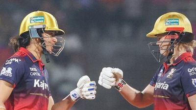 WPL 2026: स्मृति मांधना के 96 रन की बदौलत RCB ने लगातार चौथे मैच पर जमाया कब्जा, दिल्ली को 8 विकेट से पीटा SportsTak Hindi