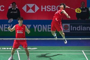 पहले कबूतरों की बीट, अब घोंसला, बीच मैच ऊपर से गिरी गंदगी, इंडिया ओपन में एक बार फिर रोकना पड़ा मुकाबला, Video SportsTak Hindi