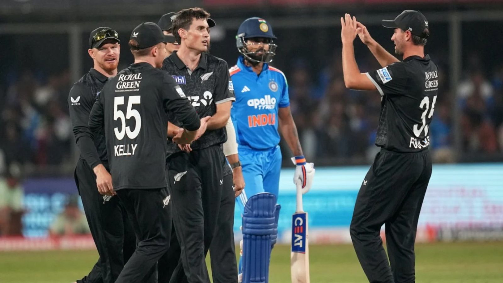 IND vs NZ: न्यूजीलैंड ने रचा इतिहास, पहली बार भारत में जीती ODI सीरीज, इंदौर में 41 रन से दी मात IND vs NZ: न्यूजीलैंड ने रचा इतिहास, पहली बार भारत में जीती ODI सीरीज, इंदौर में 41 रन से दी मात
