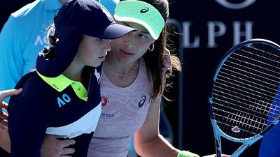 Australian Open 2026: 113वीं रैंकिंग की खिलाड़ी छाई, बॉल गर्ल को बचाने के बाद मैच में पिछड़ी, फिर किया सबसे बड़ा उलटफेर SportsTak Hindi