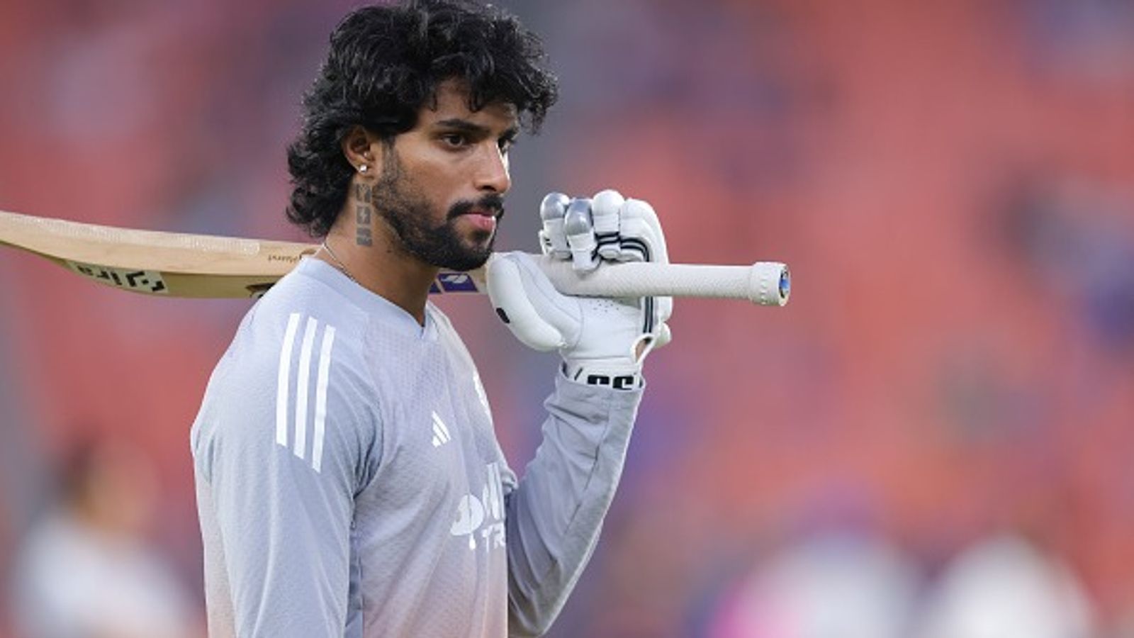 IND vs NZ: तिलक वर्मा की टीम में कब होगी वापसी? नंबर तीन बल्लेबाज की फिटनेस पर बड़ी अपडेट तिलक वर्मा राजकोट में पेट की समस्या के लिए सर्जरी हुई थी. (PC: Getty)