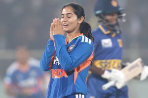 WPL में मुंबई इंडियंस को तगड़ा झटका, जी कमलिनी WPL 2026 से बाहर, 20 साल की खिलाड़ी ने किया रिप्लेस SportsTak Hindi