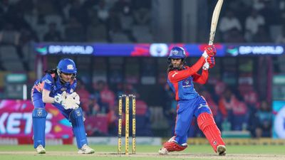 MI vs DC: दिल्ली कैपिटल्स ने जीता दूसरा मैच, मुंबई को दी 7 विकेट से मात, प्लेऑफ्स की रेस में बरकरार SportsTak Hindi