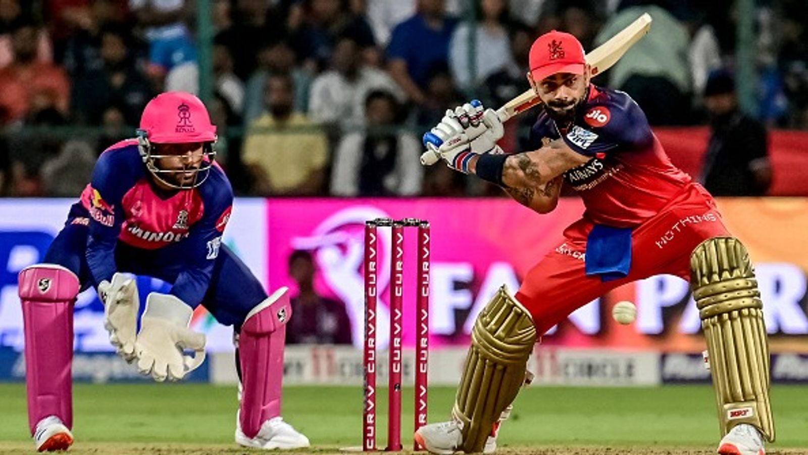 RCB और RR के लिए काउंटडाउन शुरू, अपने घरेलू मैदान को लेकर जल्द करना होगा फैसला, IPL गवर्निंग काउंसिल ने दी डेडलाइन राजस्थान और बेंगलुरु को एक सप्ताह के अंदर अपने घरेलू मैदान की जानकारी देनी होगी. (PC: Getty)