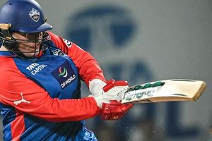 WPL 2026: दिल्ली कैपिटल्स की खिलाड़ी को अंपायर से बहस पड़ी भारी, टीम को जिताने के बाद मिली सजा SportsTak Hindi