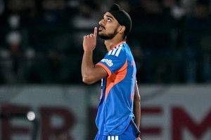 टीम इंडिया से अंदर-बाहर होने पर अर्शदीप सिंह ने तोड़ी चुप्पी, कोच गंभीर को सुनाते हुए लिए मजे SportsTak Hindi