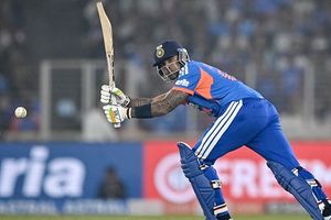 सूर्यकुमार यादव ने बनाया वर्ल्ड रिकॉर्ड, बाबर आजम को पछाड़ हासिल किया ये मुकाम SportsTak Hindi