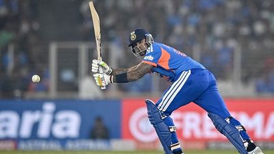 सूर्यकुमार यादव ने बनाया वर्ल्ड रिकॉर्ड, बाबर आजम को पछाड़ हासिल किया ये मुकाम SportsTak Hindi