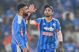 जसप्रीत बुमराह नहीं टीम इंडिया के इस खिलाड़ी को सुनील गावस्कर ने बताया 'जादूगर' SportsTak Hindi