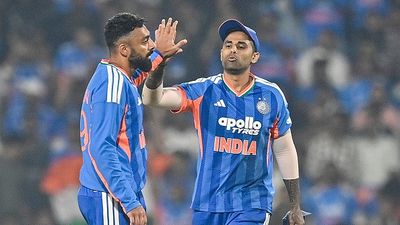 जसप्रीत बुमराह नहीं टीम इंडिया के इस खिलाड़ी को सुनील गावस्कर ने बताया 'जादूगर' SportsTak Hindi