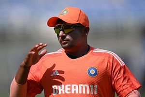 सरफराज खान का गोल्डन फॉर्म जारी, 50 दिन के भीतर ठोके 3 शतक, अब रणजी में भी उड़ाई सेंचुरी SportsTak Hindi