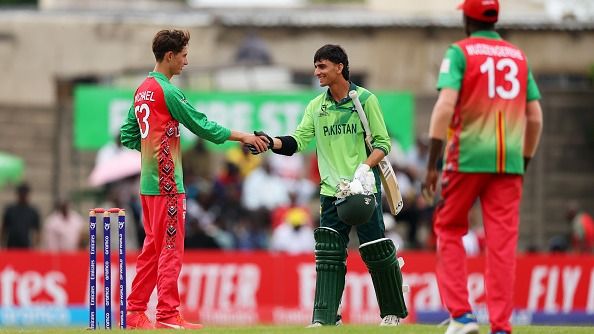 Ahmed Hussain of Pakistan and Michael Blignaut of Zimbabwe shake hands