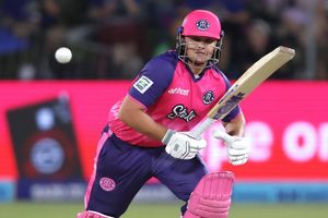 19 साल के खिलाड़ी ने रॉयल्स को दिलाई जीत, फाइनल की रेस से बाहर हुई सुपर किंग्स SportsTak Hindi