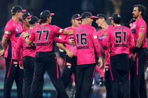 BBL: बाबर के बिना आराम से जीती सिडनी सिक्सर्स टीम, 8वी बार फाइनल में बनाई जगह, फिर चमके स्मिथ SportsTak Hindi