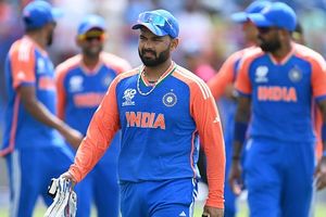 ऋषभ पंत को टी20 वर्ल्ड कप के लिए अनदेखा करना क्या बड़ी गलती होगी, दिग्गज ने खोला राज, विकेटकीपर पर दी राय SportsTak Hindi