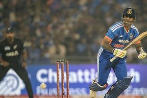 सूर्यकुमार यादव बुरे दौर से कैसे निकले बाहर, सुनील गावस्कर ने बता दिया सबकुछ SportsTak Hindi