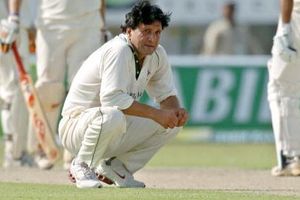 पाकिस्तानी दिग्गज का बेटा रेप के मामले में फंसा, फार्म हाउस पर सफाई के बहाने नौकरानी से की ज्यादती SportsTak Hindi