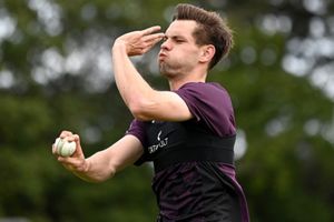 इंग्लैंड के लिए फील्डिंग करना पड़ा भारी, ये खिलाड़ी नहीं खेल पाएगा T20 World Cup 2026, जानिए क्यों SportsTak Hindi