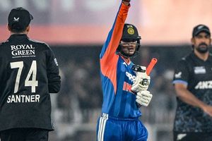 IND vs NZ: अभिषेक शर्मा के तूफान को क्यों नहीं रोक पा रहा न्यूजीलैंड? कीवी टीम के बॉलिंग कोच का खुलासा SportsTak Hindi