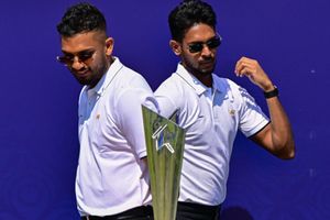 T20 WORLD CUP ट्रॉफी का इतिहास, भारत में बनना हुई थी शुरू, कितना है वजन, किस धातु का होता है इस्तेमाल SportsTak Hindi