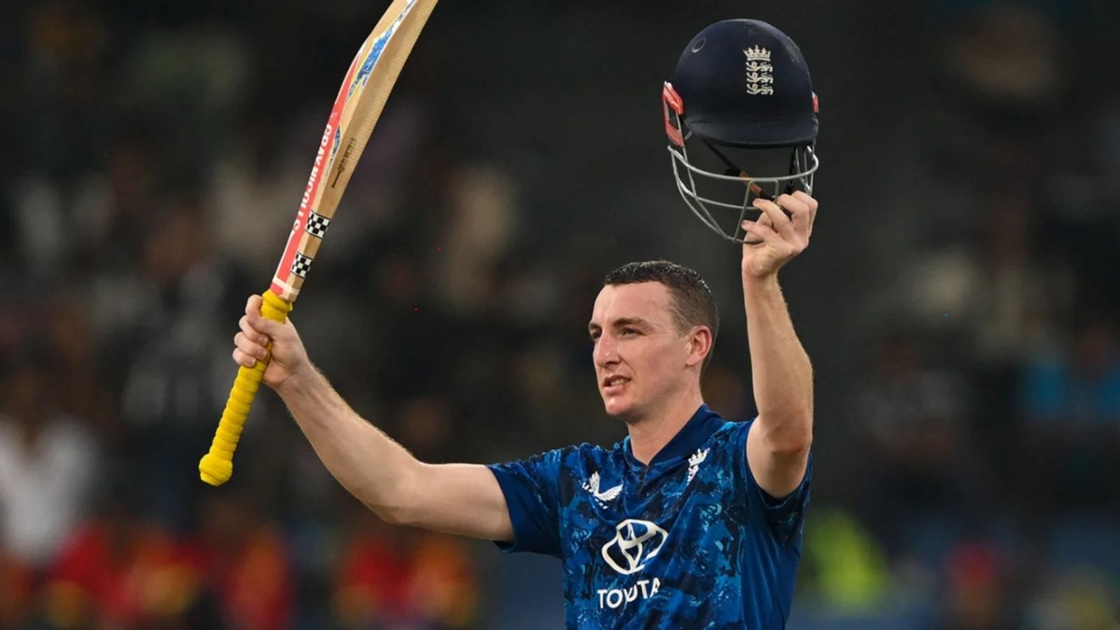 SL vs ENG: हैरी ब्रूक ने 57 गेंद में ठोका शतक, इंग्लिश कप्तान के रूप में बनाया रिकॉर्ड, 32वें ओवर में आकर मचाई धमाचौकड़ी SL vs ENG: हैरी ब्रूक ने 57 गेंद में ठोका शतक, इंग्लिश कप्तान के रूप में बनाया रिकॉर्ड, 32वें ओवर में आकर मचाई धमाचौकड़ी