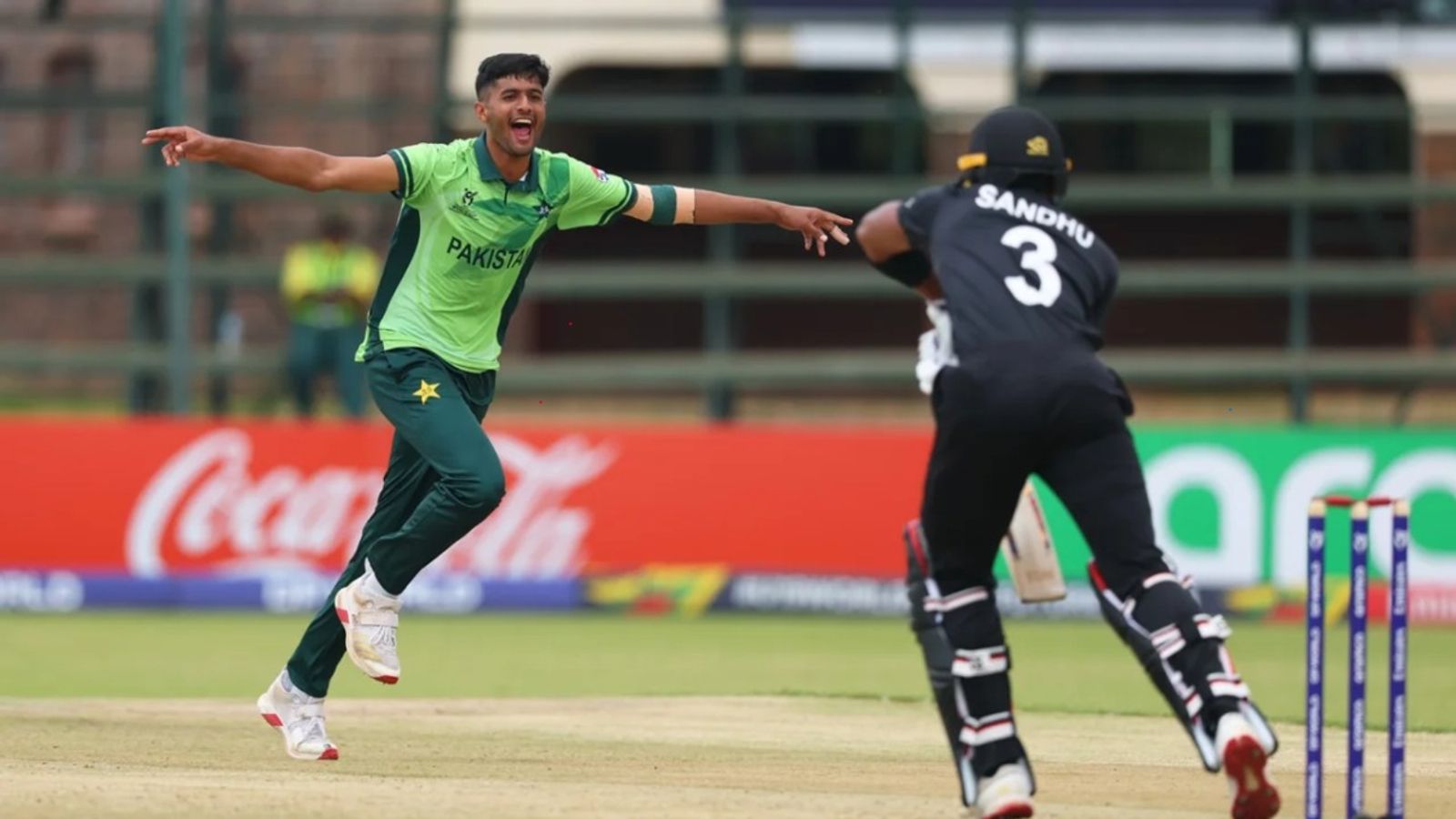 39 गेंद फेंकी जिनमें से 32 डॉट, डाले लगातार तीन मेडन, अंडर 19 वर्ल्ड कप में इस बॉलर ने मचाया कोहराम 39 गेंद फेंकी जिनमें से 32 डॉट, डाले लगातार तीन मेडन, अंडर 19 वर्ल्ड कप में इस बॉलर ने मचाया कोहराम