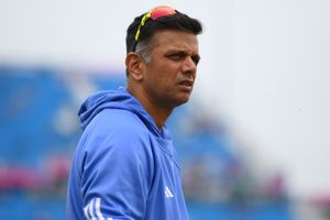 भारतीय टीम क्यों घर पर लगातार हार रही टेस्ट सीरीज, राहुल द्रविड़ ने खोले सारे राज, बताया कहां हो रही गड़बड़ SportsTak Hindi