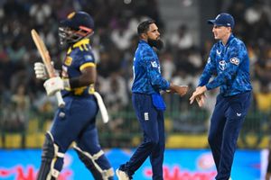 SL vs ENG: श्रीलंका घर पर 5 साल बाद ODI सीरीज हारा, इंग्लैंड को 3 साल में पहली बार बाहर मिली जीत SportsTak Hindi