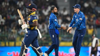 SL vs ENG: श्रीलंका घर पर 5 साल बाद ODI सीरीज हारा, इंग्लैंड को 3 साल में पहली बार बाहर मिली जीत SportsTak Hindi