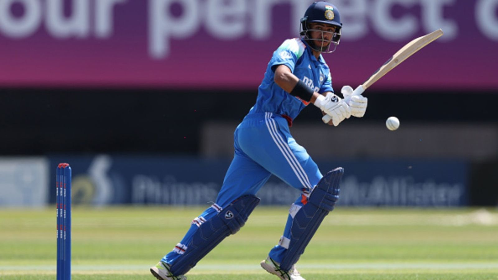 घर पर बैटिंग से ट्यूब लाइट-शीशे फोड़े, अब बॉलर्स के हौसले तोड़े, वर्ल्ड कप जिताने वाले से सीखा क्रिकेट, ये है भारत का नया स्टार! घर पर बैटिंग से ट्यूब लाइट-शीशे फोड़े, अब बॉलर्स के हौसले तोड़े, वर्ल्ड कप जिताने वाले से सीखा क्रिकेट, ये है भारत का नया स्टार!