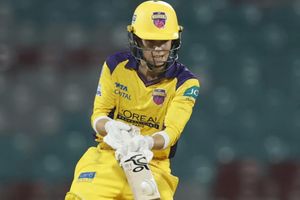 WPL 2026: यूपी वॉरियर्ज की प्लेऑफ की उम्मीदों को लगा धक्का, तूफानी बल्लेबाज डब्ल्यूपीएल से बाहर SportsTak Hindi