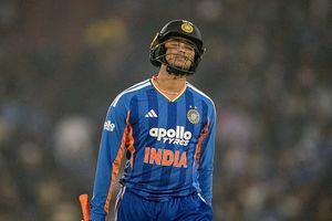 पहली गेंद पर सिक्स लगाने में माहिर अभिषेक इस बार हुए शिकार, रोहित शर्मा के अनचाहे क्लब में जुड़ा नाम SportsTak Hindi