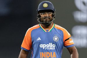 संजू सैमसन का हो गया खेल खत्म, 14 महीनों और 15 पारियों में बस एक फिफ्टी, T20I वर्ल्ड कप में बैठेंगे बाहर! SportsTak Hindi