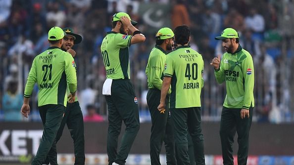 Team Pakistan celebrates wicket Team Pakistan celebrates wicket