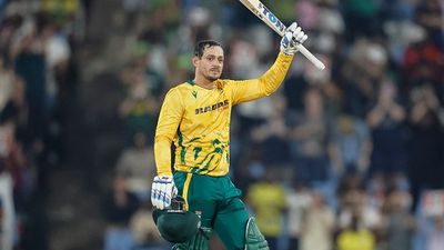 SA vs WI: क्विंटन डिकॉक ने उधारी के बैट से खेली T20I करियर की सबसे बड़ी पारी, शतक ठोक साउथ अफ्रीका को दिलाई ऐतिहासिक जीत SportsTak Hindi