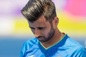 भारतीय टीम के तीन स्टार खिलाड़ी टीममेट को नशीला च्युइंग गम खिलाने के कारण स्क्वॉड से बाहर! SportsTak Hindi