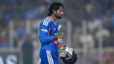 तिलक वर्मा की फिटनेस पर लेटेस्ट अपडेट, बल्लेबाज को BCCI से कब तक मिलेगी मैच खेलने की परमिशन? SportsTak Hindi