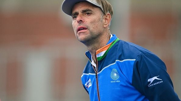 मनप्रीत सिंह के बचाव में भारतीय टीम के कोच ने दी इस्तीफे की धमकी, खिलाड़ियों के चयन पर मचा बवाल