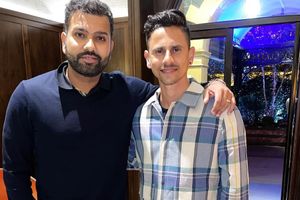 क्रिकेट छोड़ना चाहता था रोहित शर्मा के कोच का बेटा, फिर पिता की एक बात ने बदला मन, अब रणजी ट्रॉफी में लगा दी रिकॉर्ड्स की झड़ी SportsTak Hindi